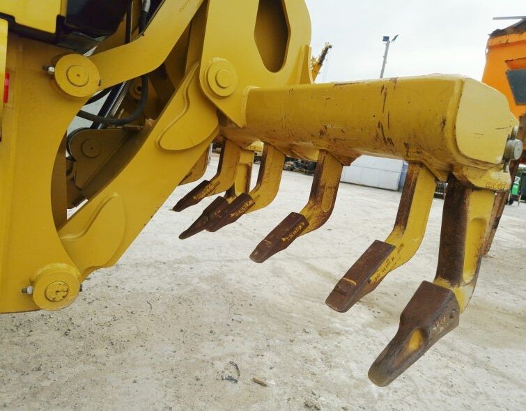 CATERPILLAR  140 AWD ***IMPECABLE***